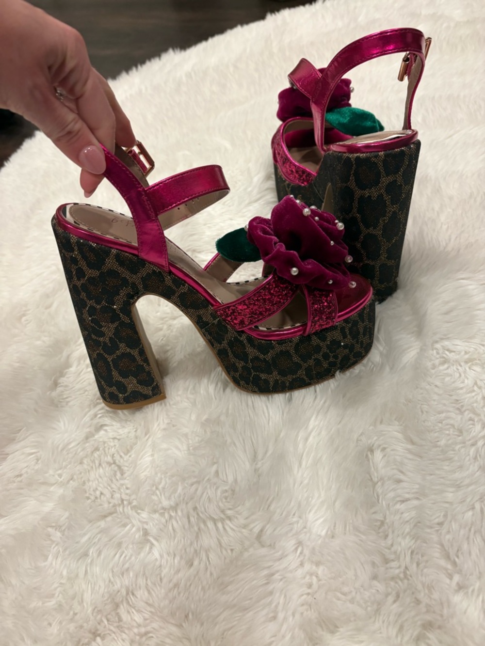 Betsey Johnson Metallic Fuchsia Velvet Rose Platform Sandals - Picture 4 of 5